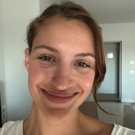 Portrait d'une habitante de l'Ormeau après sa demande de devis à Tarbes